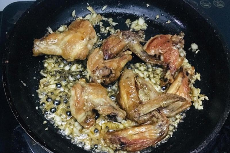 Cánh gà chiên mắm bơ tỏi