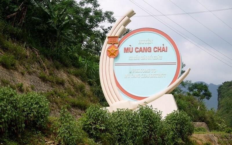 Du lịch Mù Cang Chải vào những tháng 9 - 10 để ngắm những ruộng lúa bậc thang chín vàng.