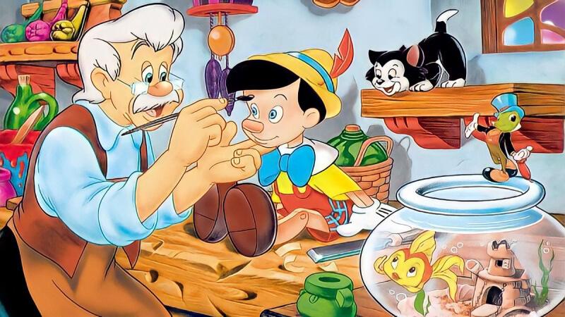Gepetto đặt tên cho cậu bé gỗ là Pinocchio và yêu thương cậu như con ruột của mình