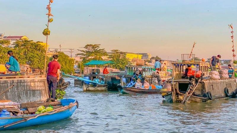 Ghe điểm tâm sáng