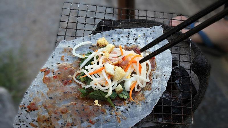Làm bánh tráng nướng bằng chảo chống dính