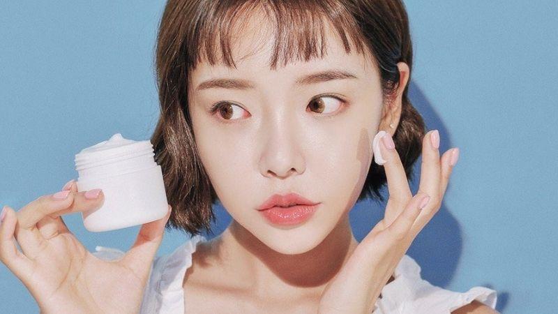 Làn da cần được chăm sóc với kem dưỡng ẩm