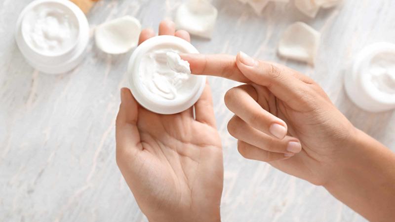 Lựa chọn kem dưỡng ẩm cho da dầu mụn